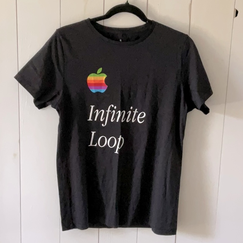 🦦Infinite Loop Apple Black T-shirt